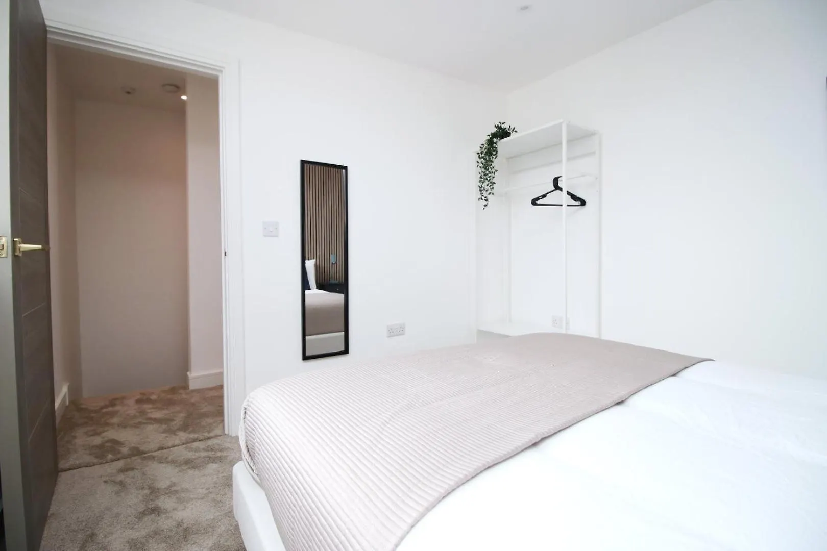 Bright 2Br Flat, Prime Location | Wifi Apartment Cardiff